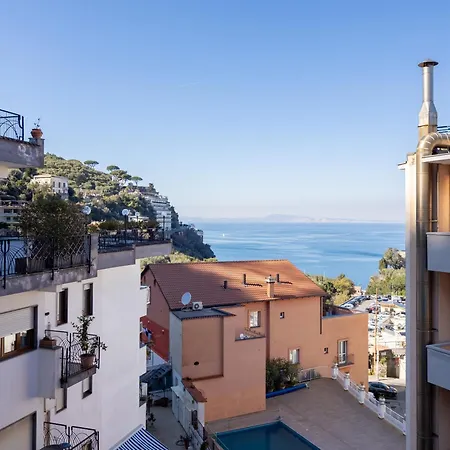 Capo Sereno - Large & Bright With Terrace Sorrento